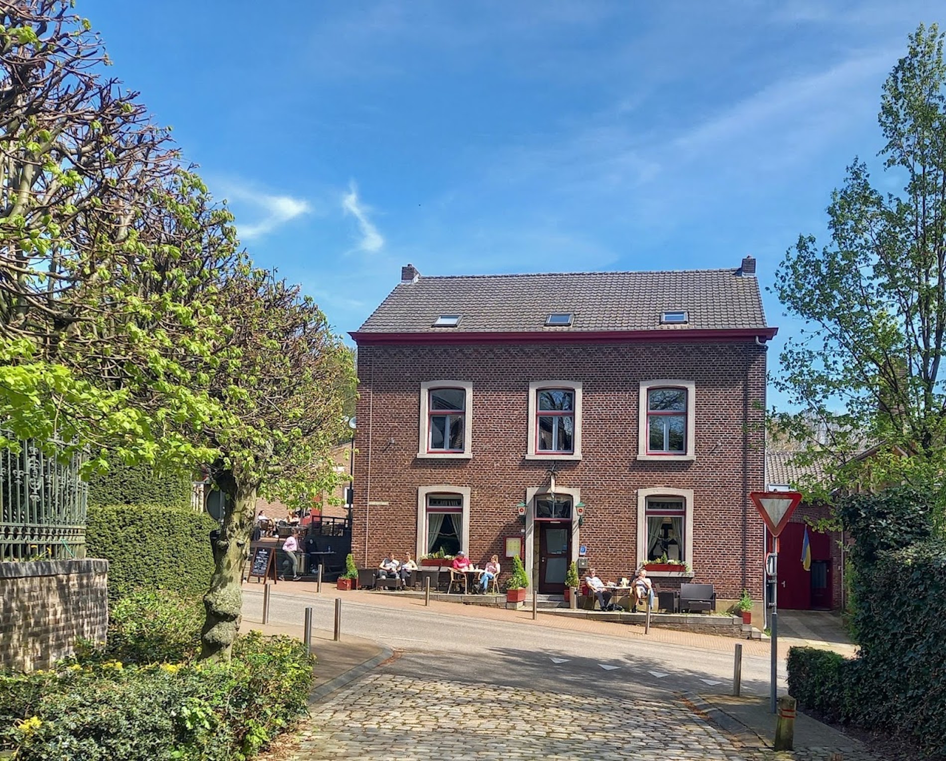 Zomers Terrasconcert met Vocal Group Magan