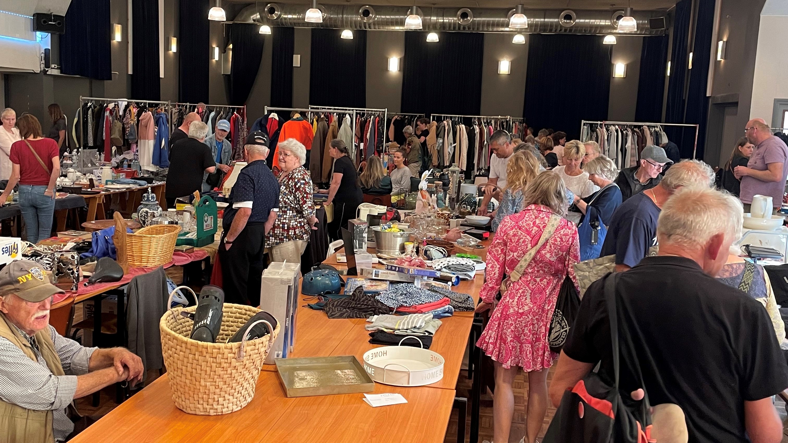 Rommelmarkt en tweedehands kleding