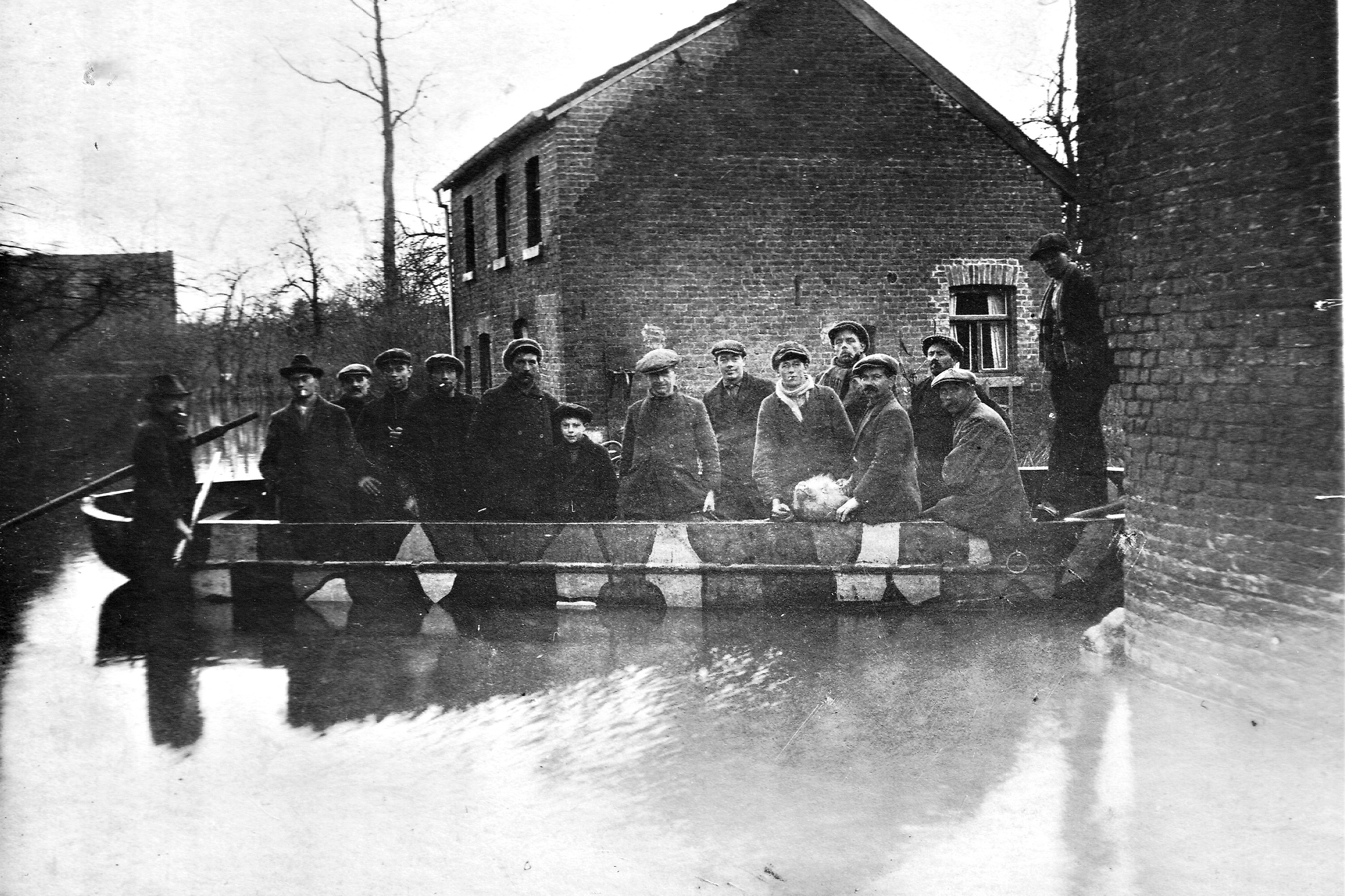 Een eeuw overstromingen, hoogwater en leven langs de Maas in Stein