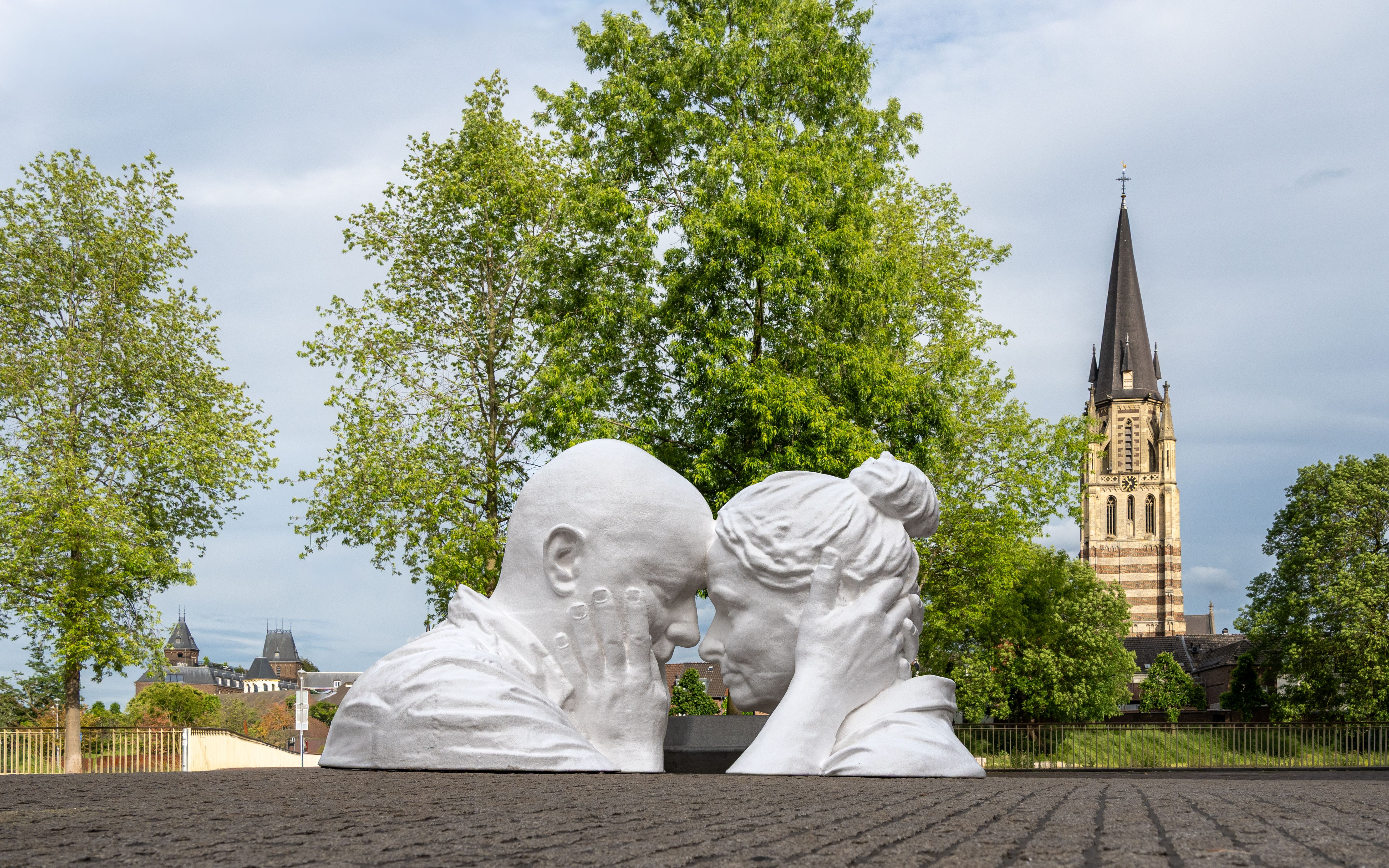 Kunstwerk 'Blijf nabij' in Maastricht